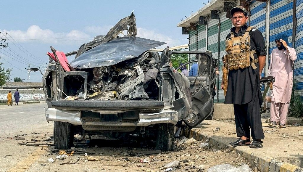 Pakistan'da Şok Edici Patlama: Dört Hükümet Yetkilisi ve Bir Polis Memuru Hayatını Kaybetti