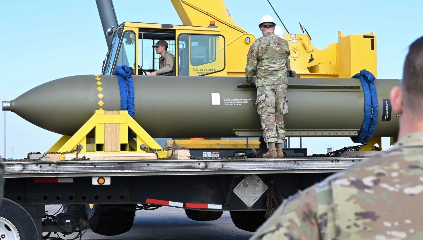 Trump'tan Çarpıcı Adım: ABD, İran'a Yönelik İsrail'e Sığınak Delici Bombalar Gönderiyor!