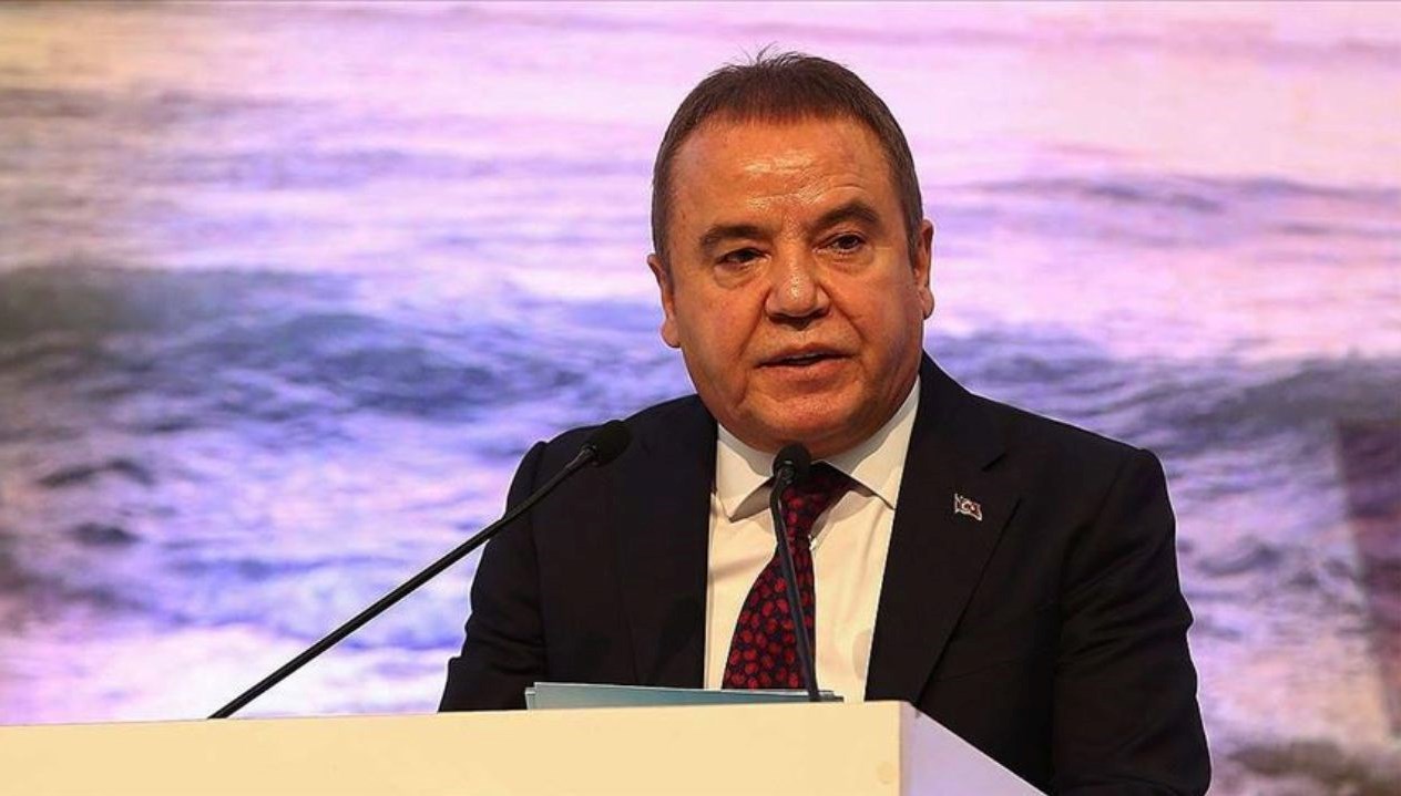 Muhittin Böcek: Antalya'nın Büyükşehir Belediye Başkanı ve Hayat Hikayesi