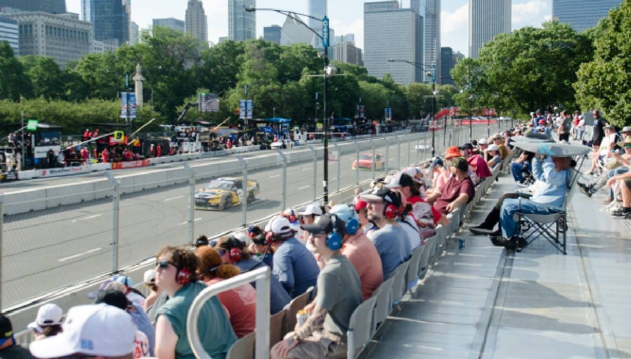 Van Gisbergen, NASCAR sokak yarışında rakiplerini geride bıraktı!