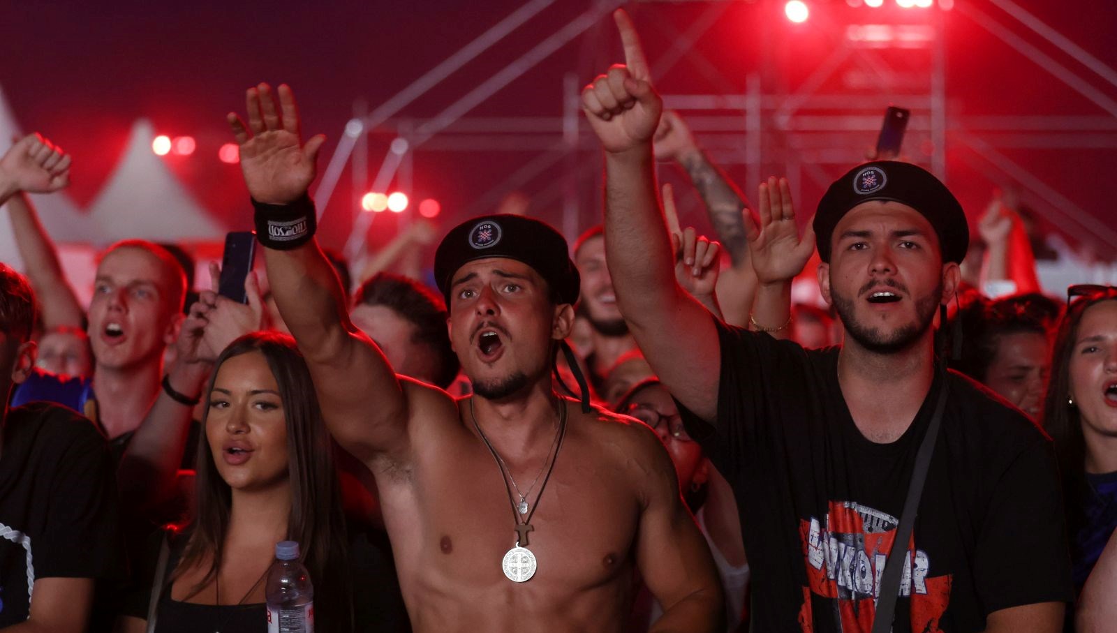 Thompson Konserinde Şok Edici Nazi Selamı İfadeleri!