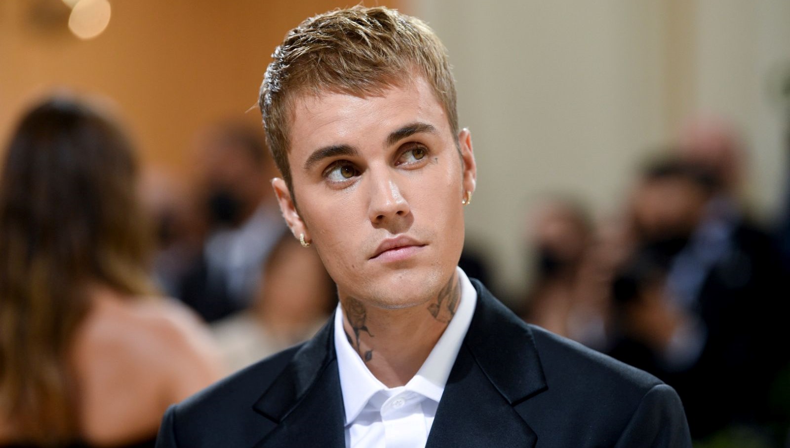 Justin Bieber, Eşine Olan Sevgisini Büyüleyici Bir Şekilde İlan Etti!