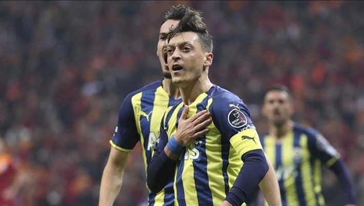 Mesut Özil, Ümraniye'de Futbol Akademisi Açmak İçin Güç Topluyor