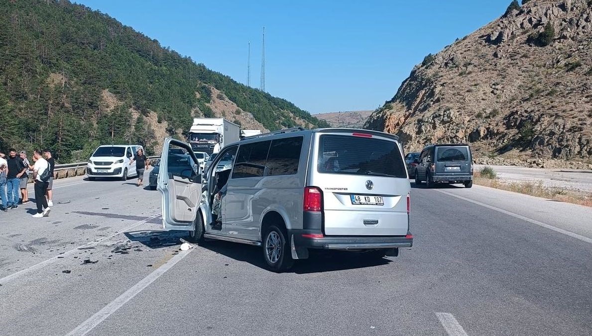 Erzincan'da Korkunç Kaza: Çarpışan Araçlarda Bir Çocuk Hayatını Kaybetti