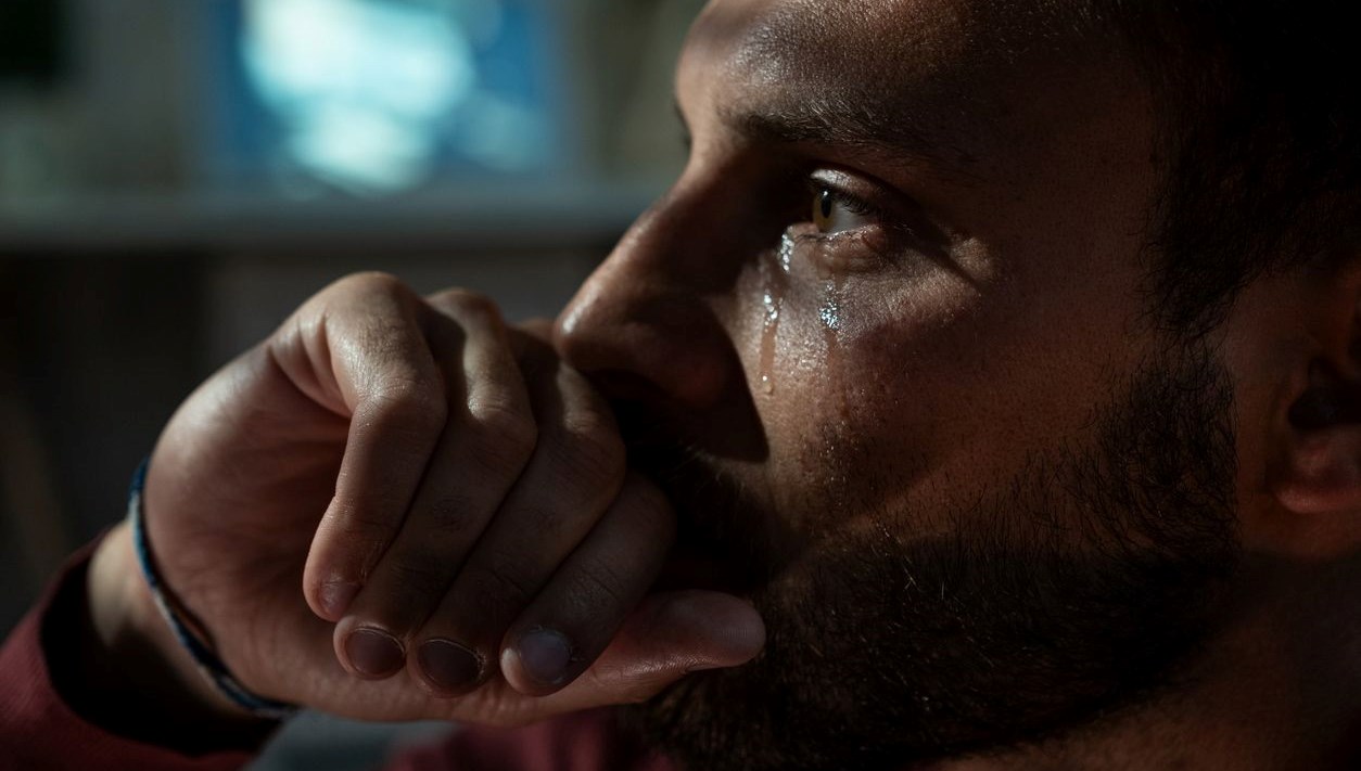 Erkeklerde Depresyon: Sessiz Belirtileri Fark Etmek Neden Hayati?