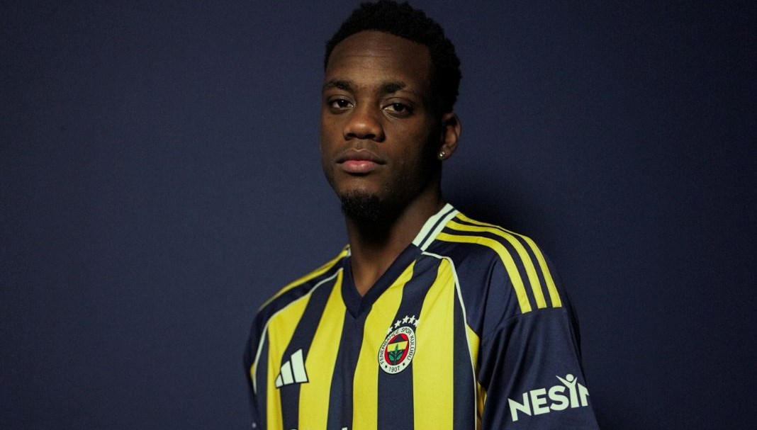 Jhon Duran, Fenerbahçe Seçiminin Arkasındaki Gerekçeleri Canlı Yayında Paylaştı!