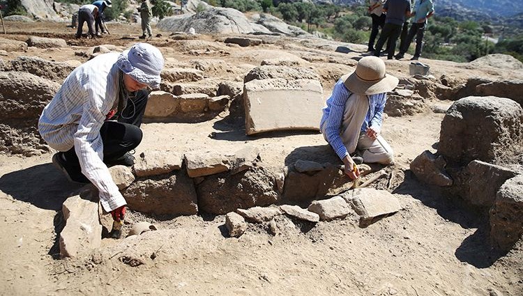Herakleia Antik Kenti'nde Heyecan Verici Buluntular: Yeni Bizans Mezarları Gün Yüzüne Çıkıyor!
