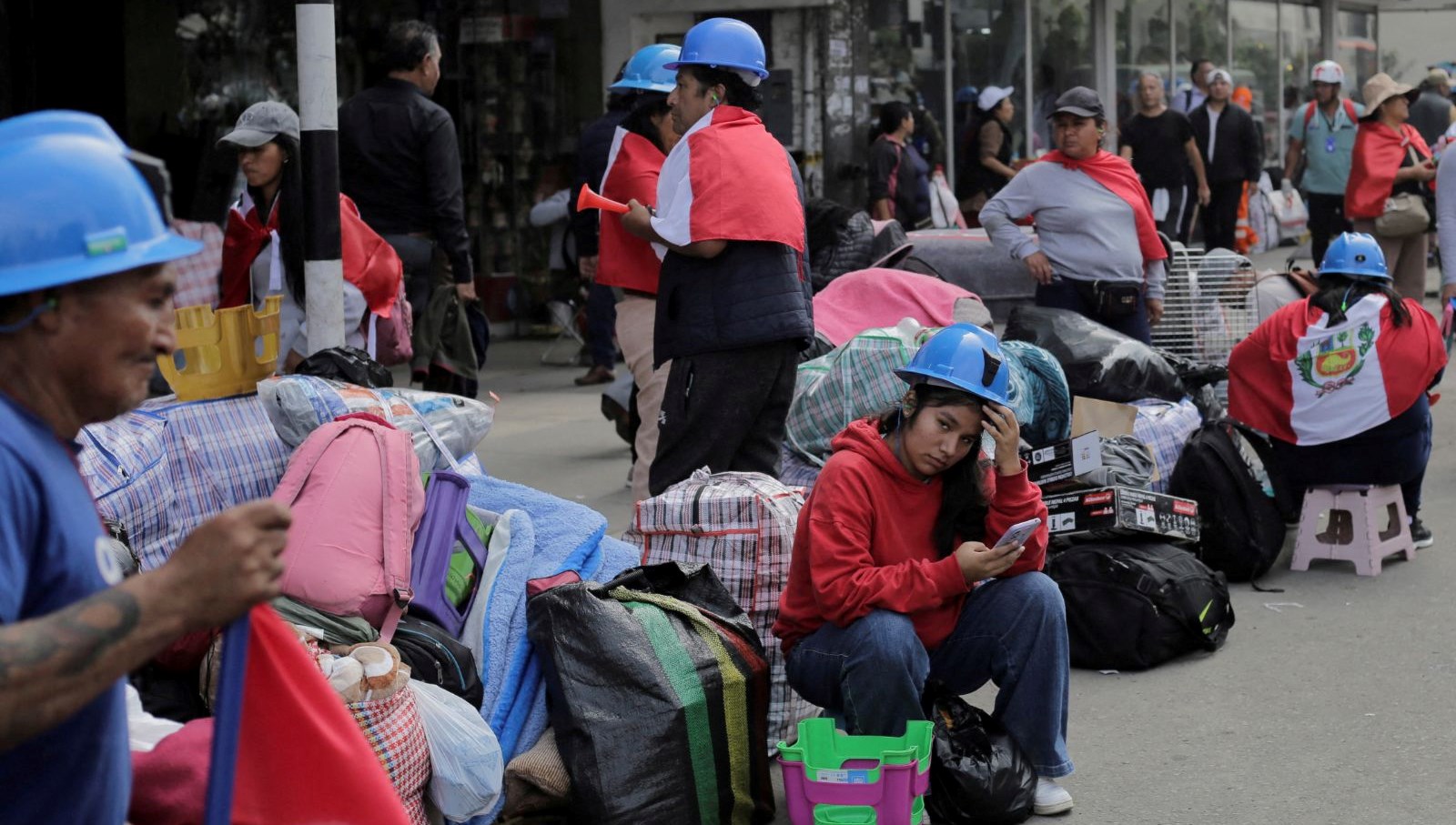 Peru Sokaklarında Madenci Gösterisi: Seslerini Duyuruyorlar!