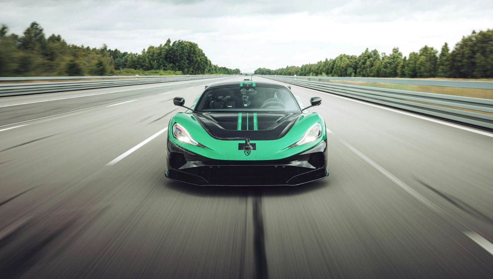 Rimac Nevera R, Piste Çıktı ve 24 Rekor ile Tarihe Geçti!