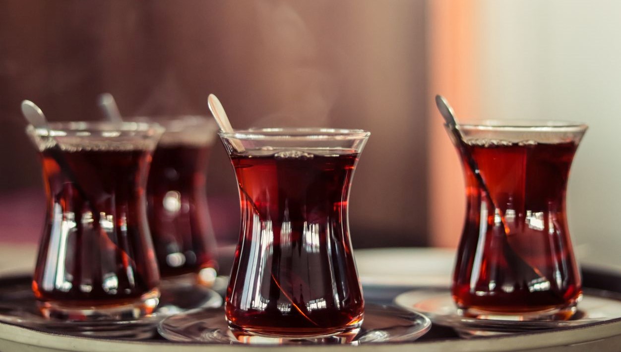 Çayın gizli tehlikesi: Vücudunuza etkileri sizi şaşırtacak!