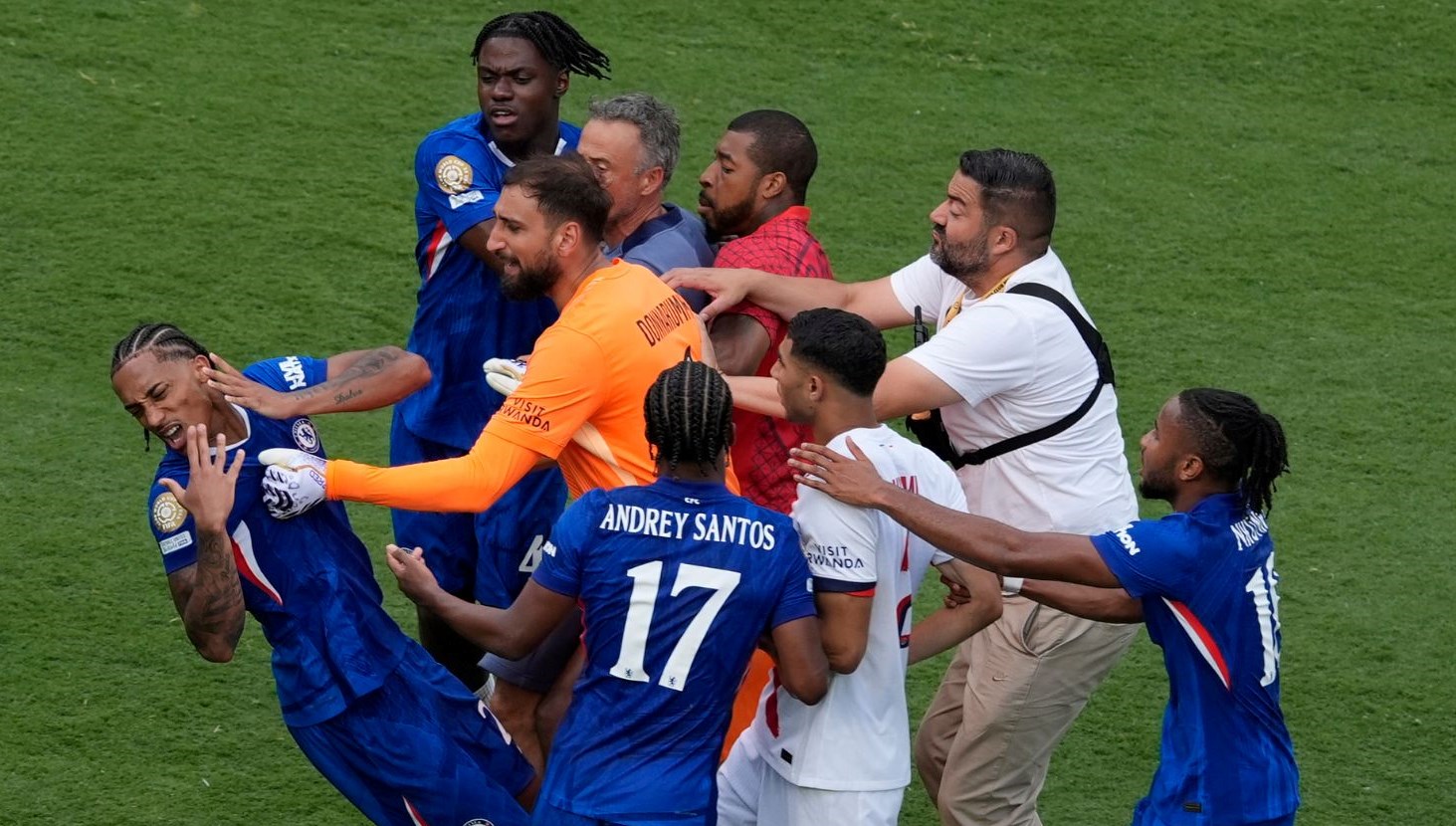 Tartışmalı Final: Teknik Direktörden Futbolcuya Şok Yumruk!