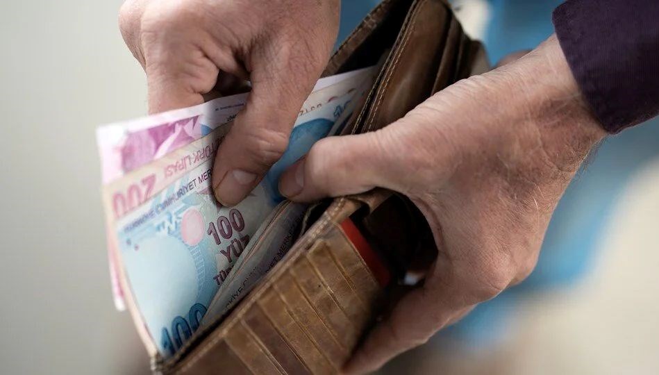 İşçi ve İşverenler İçin Önemli Uyarı: İzin Ücretini Peşin Almayan İşçiye Fesih Hakkı! Kıdem Tazminatı Kapıda!