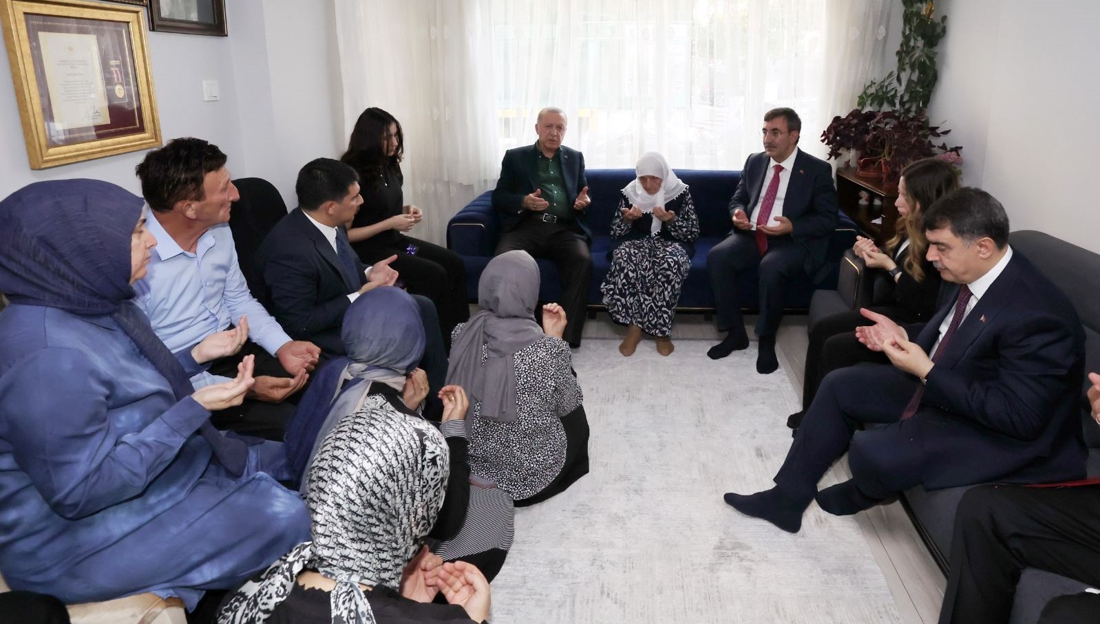 Cumhurbaşkanı Erdoğan, 15 Temmuz'un kahraman şehidi Muzaffer nineyi unutmadı!