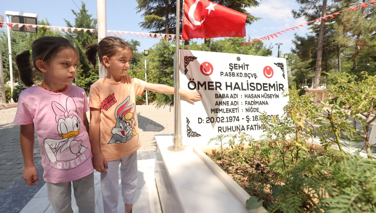 Ömer Halisdemir'in Mezarı Ziyaretçi Akınına Uğradı!