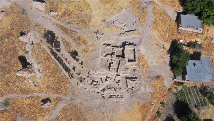 Elazığ'da Tarihin Derinlikleri: 6 Bin Yıllık Tapınak Alanı Keşfedildi!