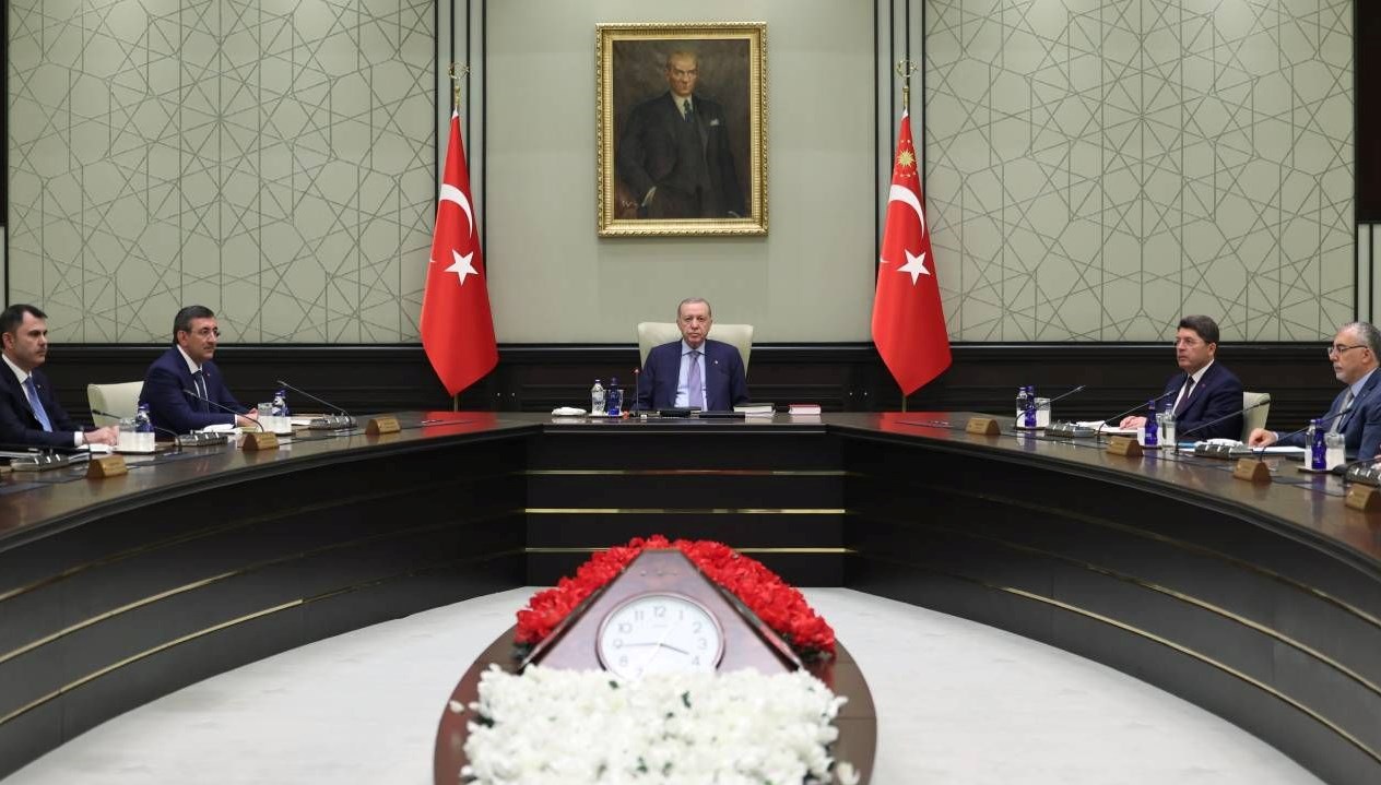 Kabine Toplantısı Gündemde: Önemli Kararlar Bekleniyor!