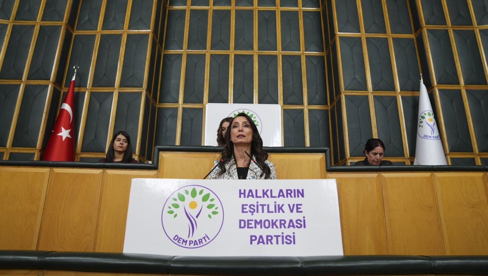 DEM Partisi'nde İsim Yeniliği Mi Geliyor? Sonbahar Kongresi Kapsamlı Değişim Vadediyor!
