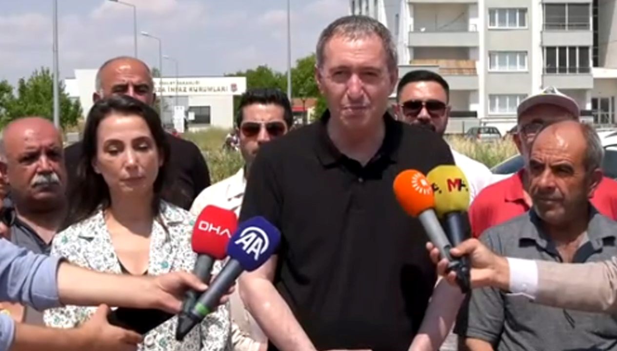DEM Parti Heyetinden Selahattin Demirtaş'a Anlamlı Ziyaret
