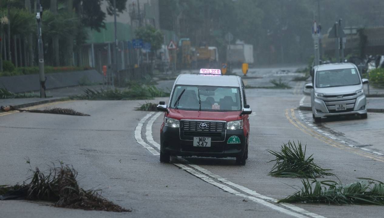 Wipha Tayfunu Hong Kong'u Sarsıyor!