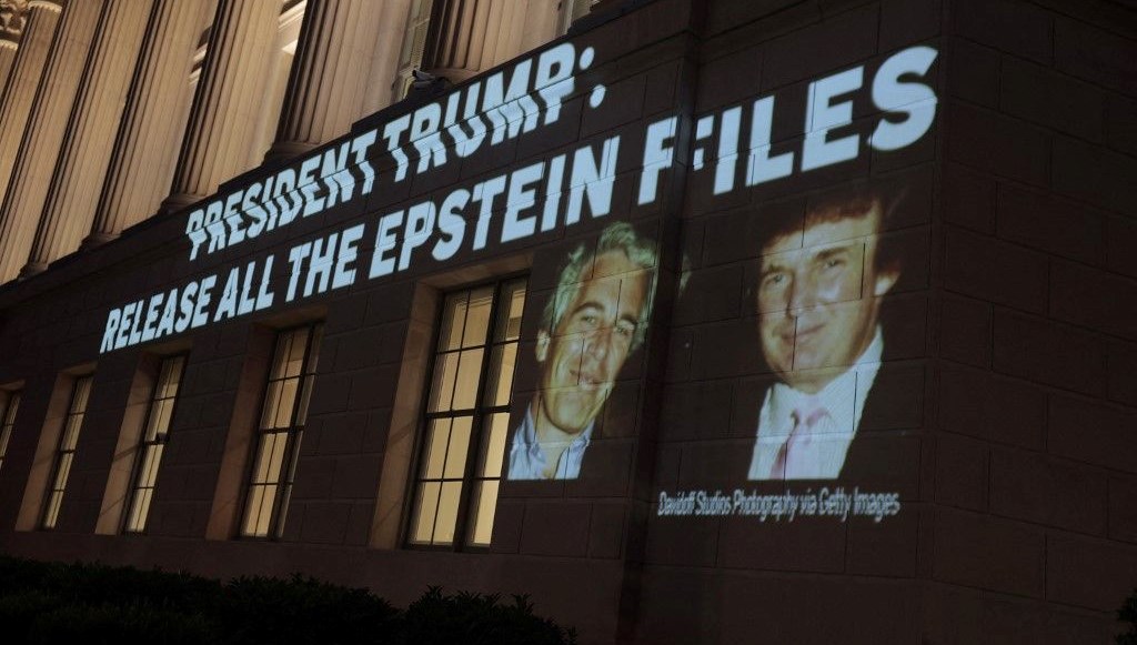 Epstein'in Ofisinde Trump'la Gerilim Dolu Anlar: