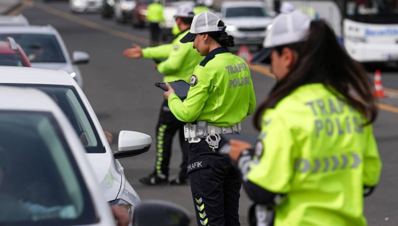 İstanbul’da Trafik Denetimlerinde Sıkı Önlemler: Sürücüler 1 Milyon 7 Bin TL Ceza ile Yüzleşiyor!