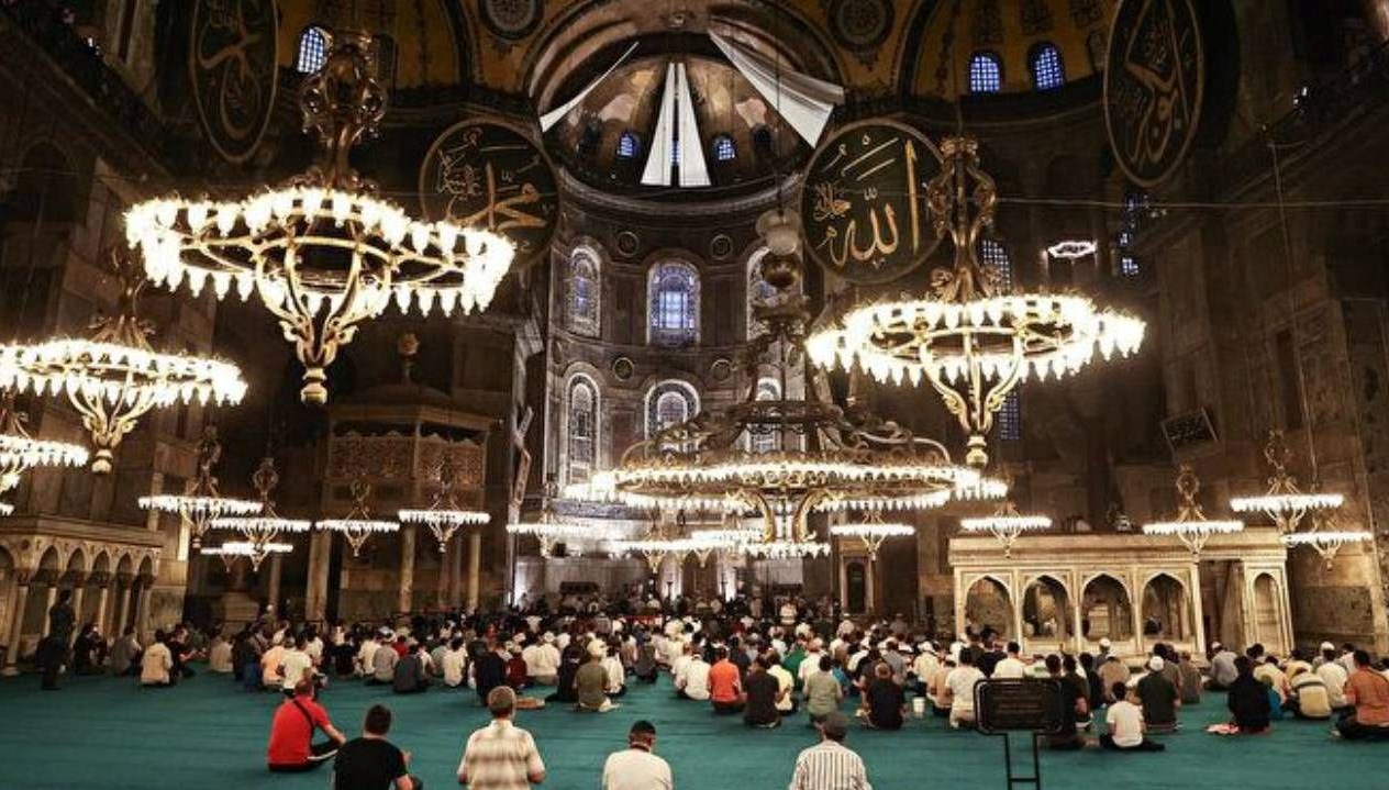 Ayasofya: 40 Milyon Ziyaretçiyi Kucaklayan Tarih Hazinesi