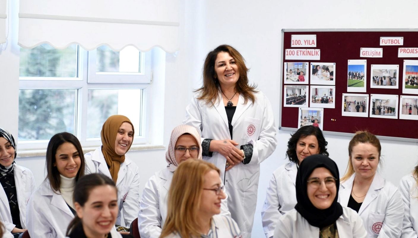 Ücretli Öğretmenlik İçin Başvuru Tarihleri: MEB'den İlçe İlçe Bilgilendirme!