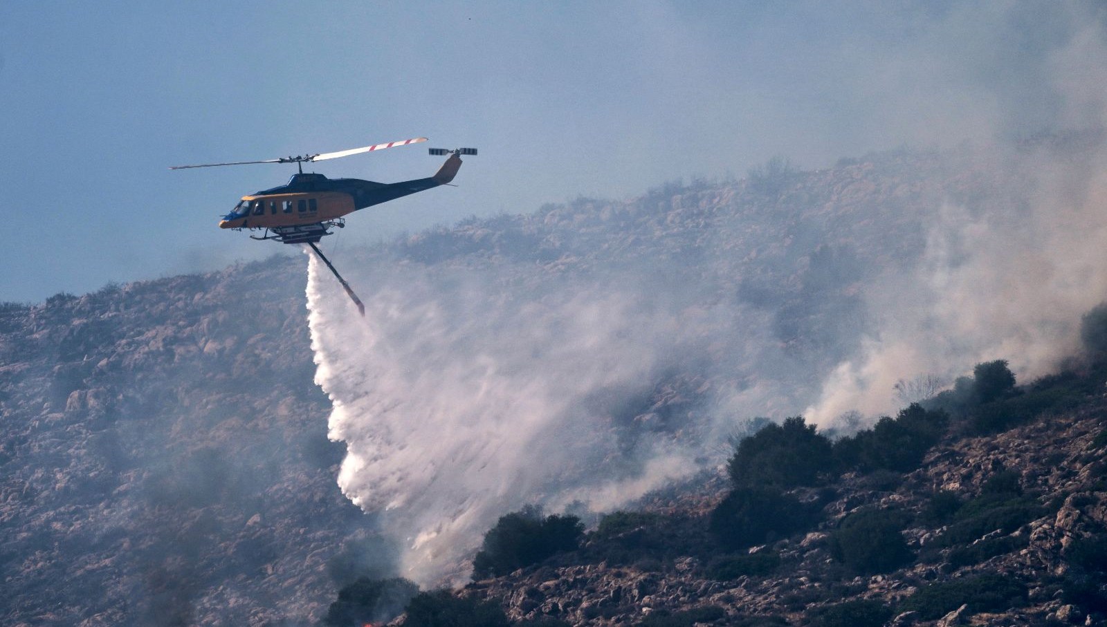 Yunanistan'da Helikopter Kazası: Yangın Söndürme Uçağı Denize İndi!
