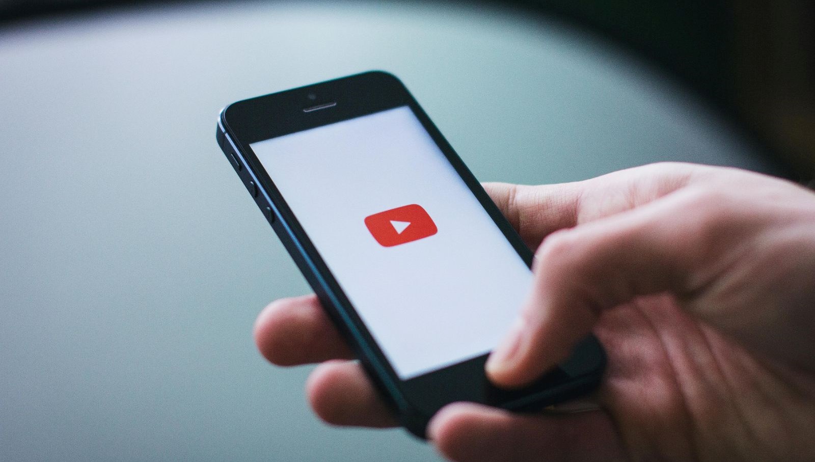 Yapay Zeka YouTube'a Göz Kırpıyor: 