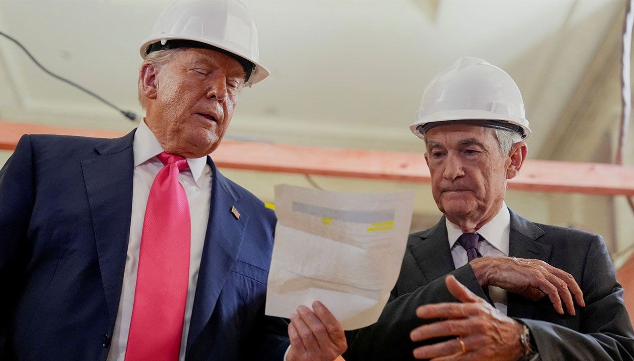 Trump ve Powell Canlı Yayında Gergin Anlar Yaşadı