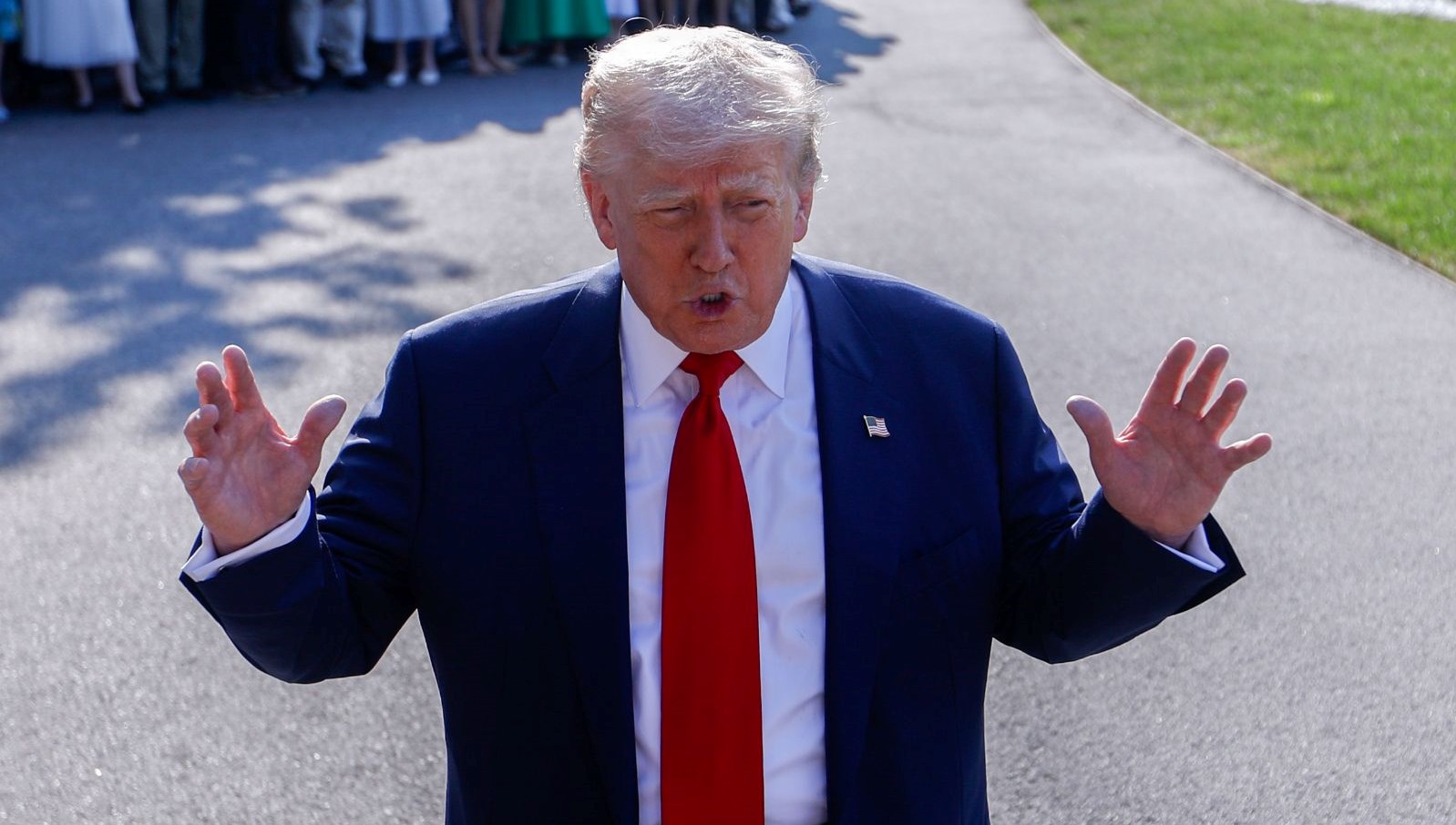 Trump'tan Macron'a Sert Yanıt: 