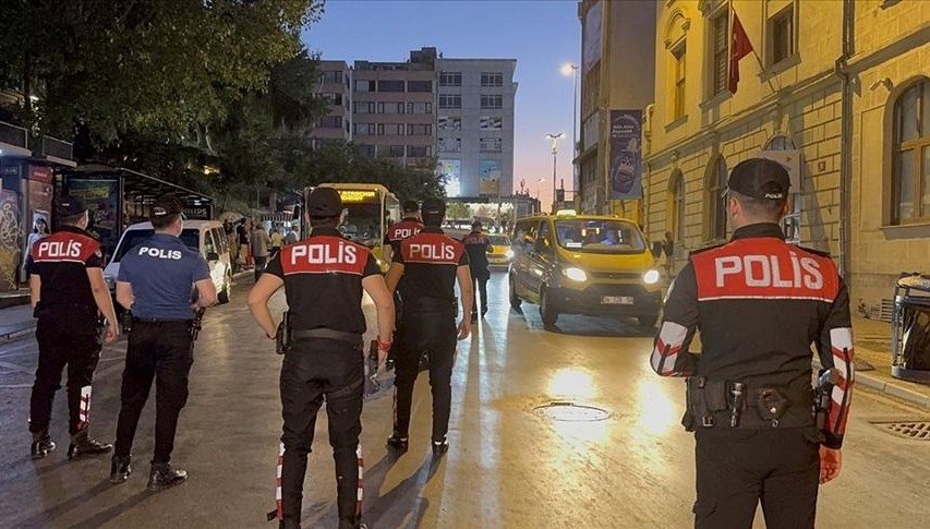 Megakentte Güvenlik Operasyonu: 4 Saatte Yüzlerce Gözaltı!