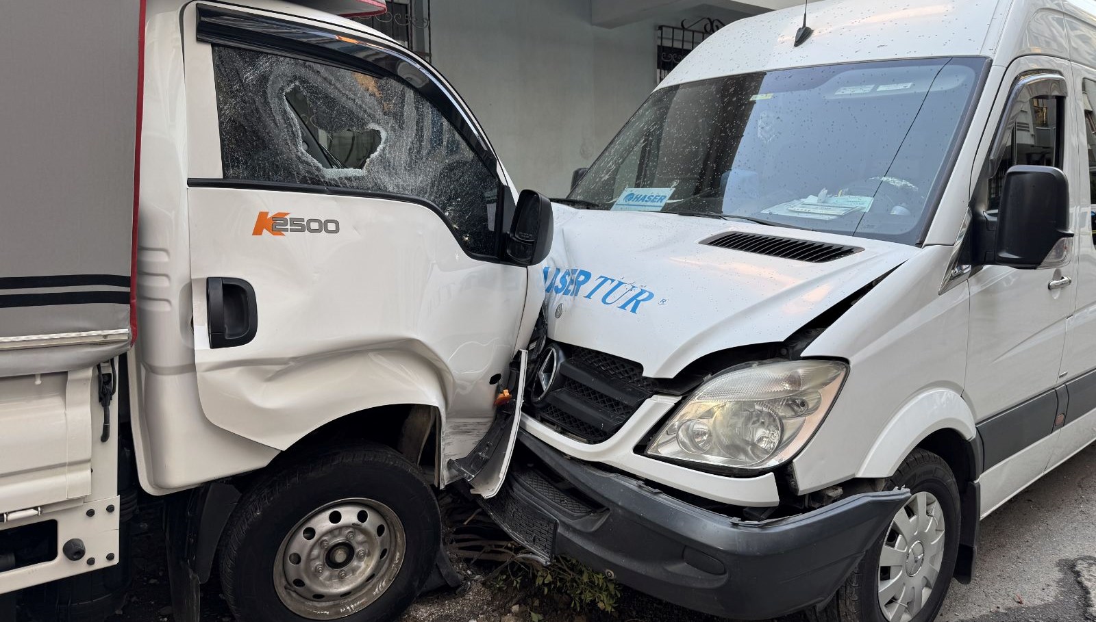 Maltepe'de Trafik Faciası: Kamyonet Kadını Hayattan Kopardı