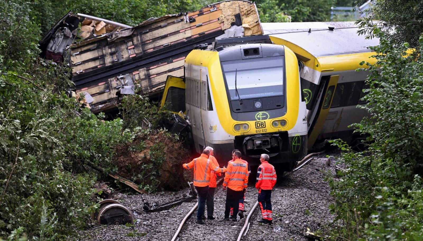 Almanya’dan gelen açıklama: Tren kazasının sebebi toprak kayması mı?