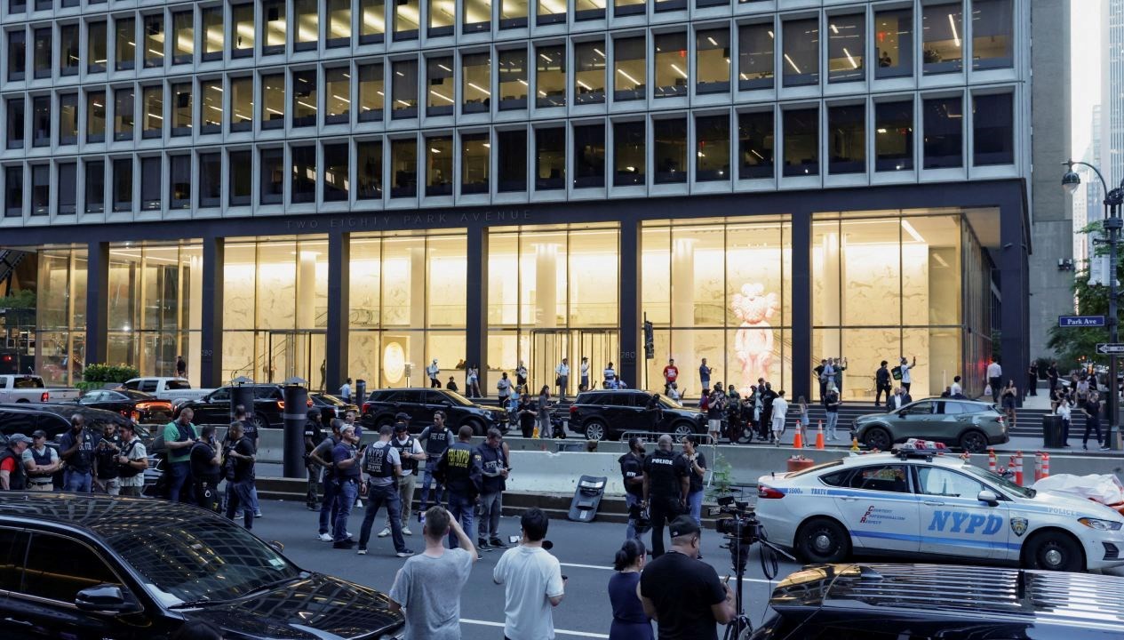 New York'ta Gökdelende Silahlı Saldırı: Suçlu, 1 Polis ve 4 Kişiyi Hayatından Etti!
