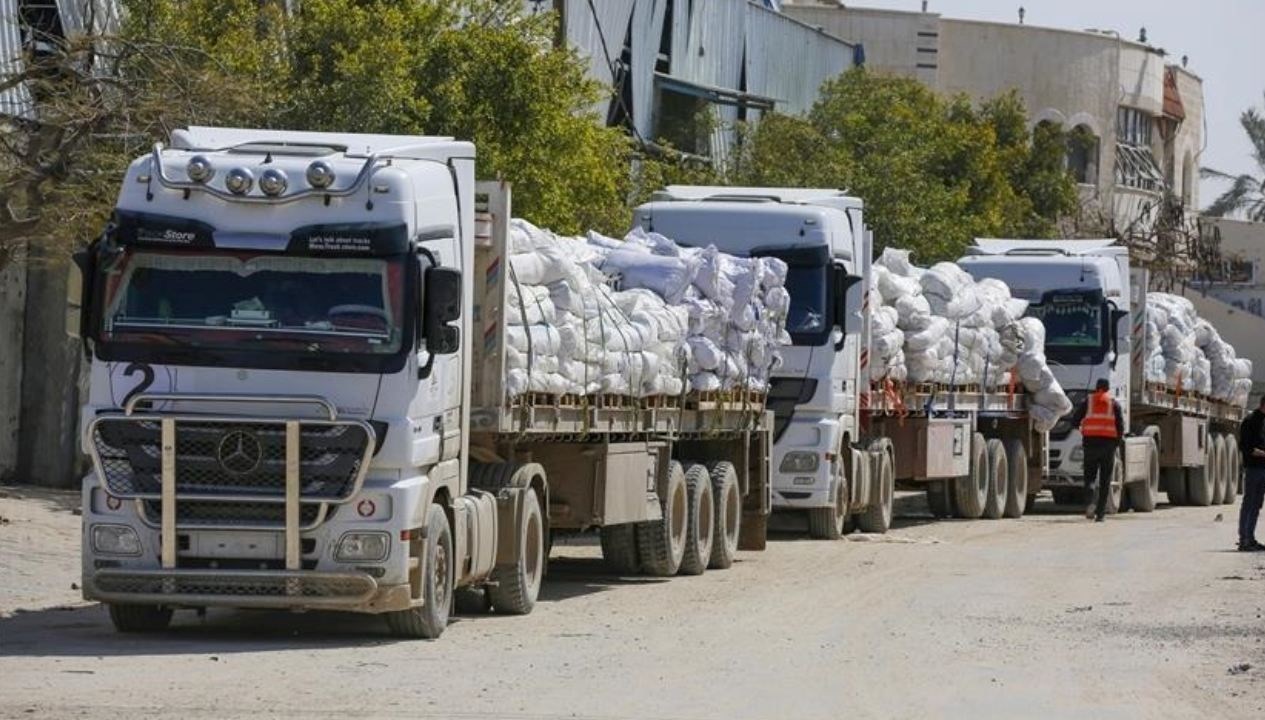 İsrail, Giriş İzni Verdiği Tırları Yağmalattı!