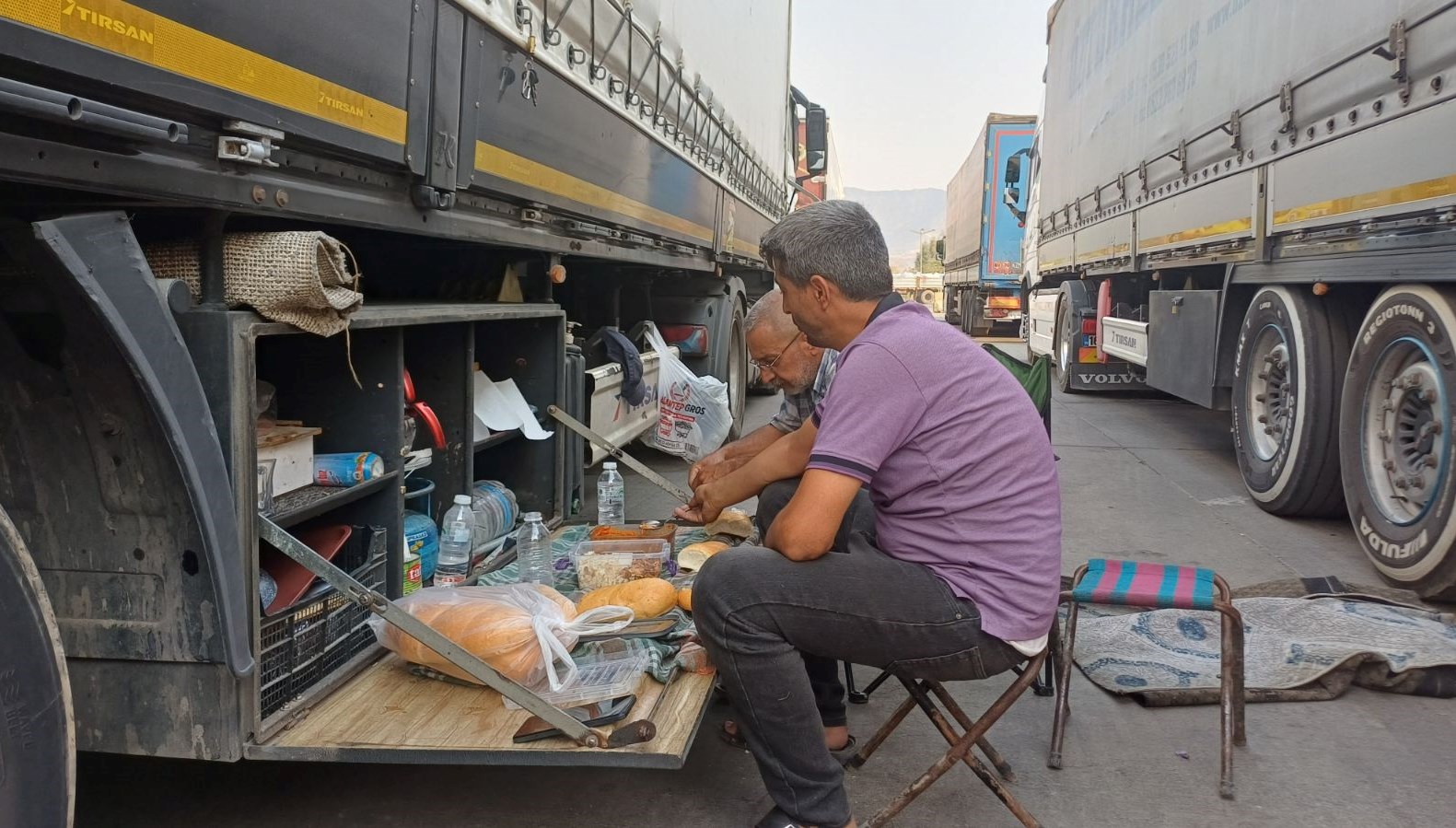 Ateş Gibi: 49 Derecede Sınıra Sıkışan TIR Şoförlerinin Mücadelesi