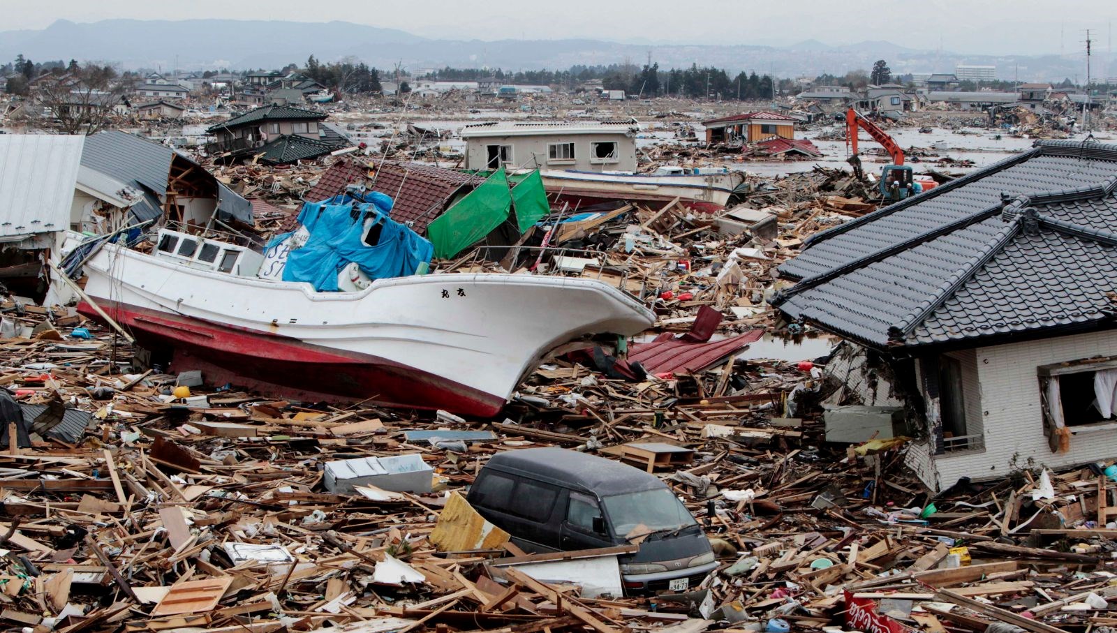Japonya'da Tsunami Alarmı: 40 Metrelik Tehlike Korkutuyor!