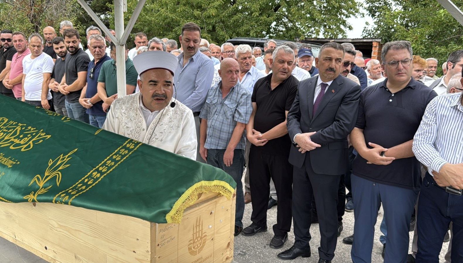 Cem Küçük, Babasını Son Yolculuğuna Uğurladı: Duygusal Bir Veda