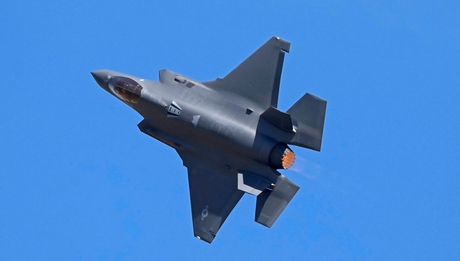 F-35 Uçağı ABD'de Hava Üstünde Düştü! Pilot Fırlatma Koltuğu ile Hayatta Kaldı