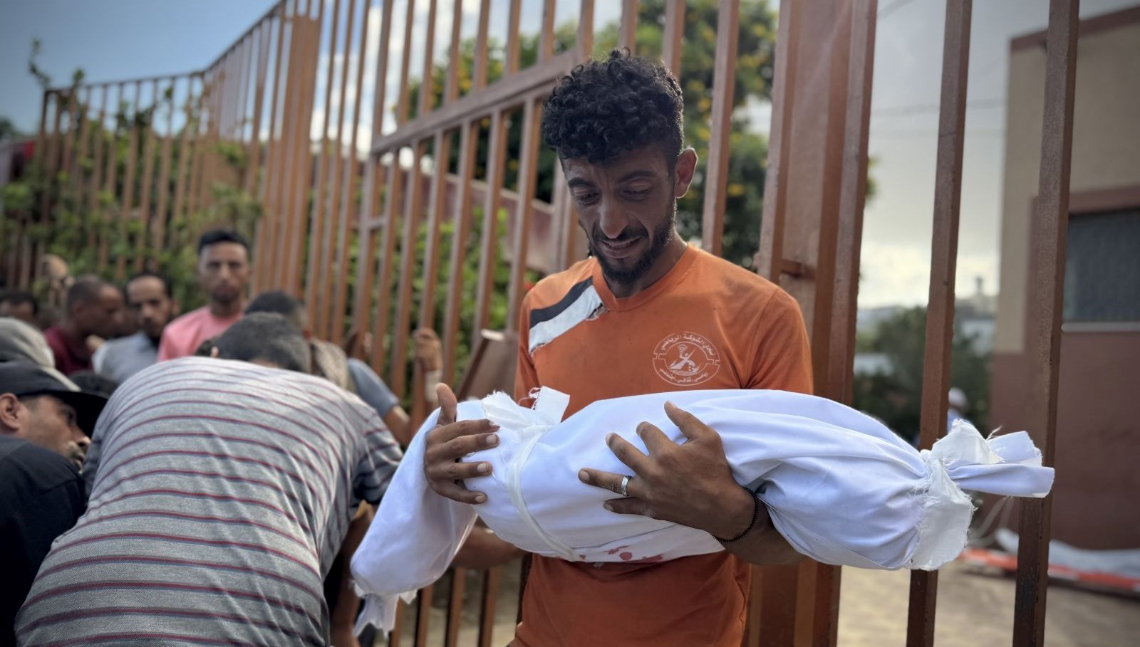 İsrail'in Blokajı: Açlıkla Savaşan Filistinlilere Saldırı!