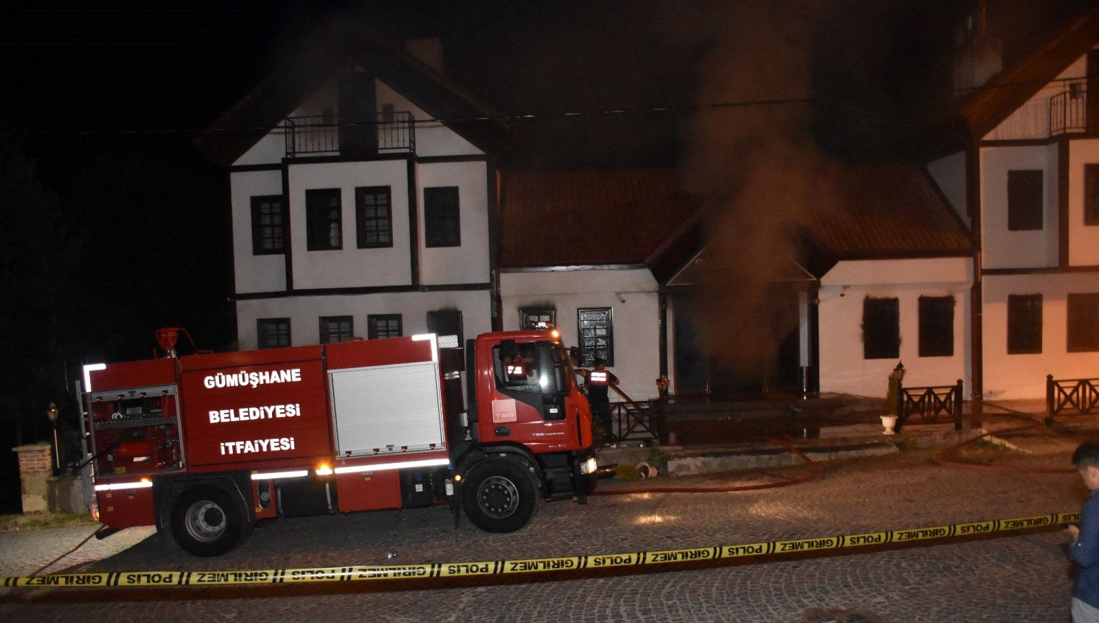 Gümüşhane'de Otelde Yangın Paniği!