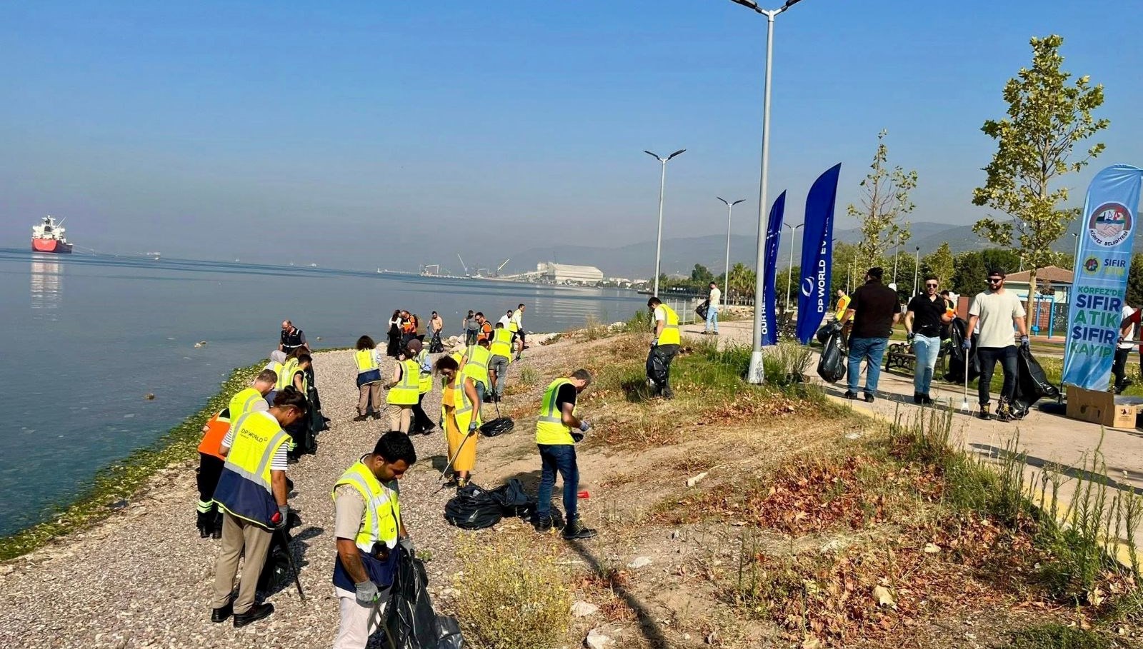 Körfez'de Temizlik Harekatı: 30 Dakikada 70 Kilogram Çöp Toplandı!