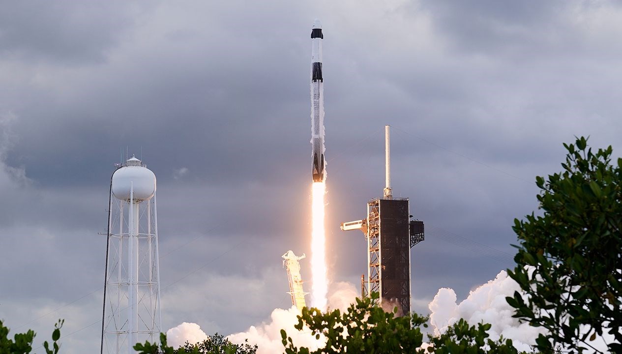 Uzay Macerasında Gecikme: 4 Astronot 1 Yıl Sonra Gökyüzüne Yolculuk Yapıyor!