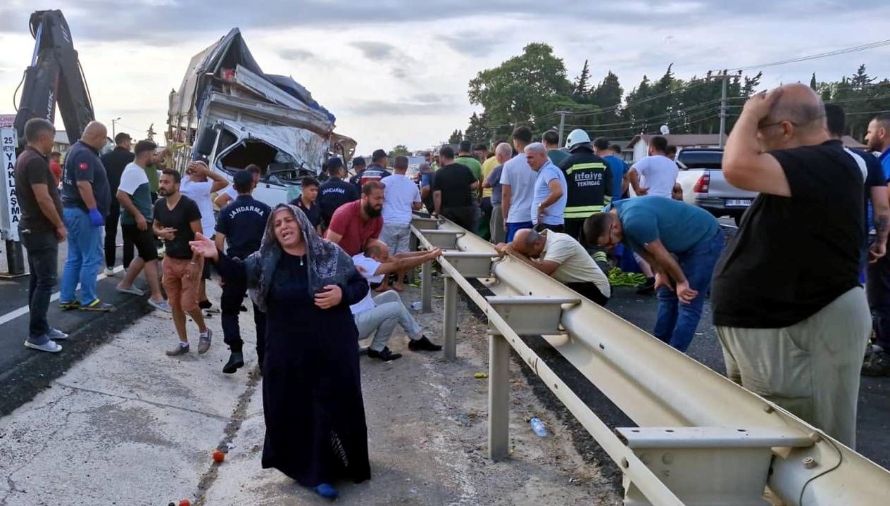 Tekirdağ'da Üç Kardeşi Vuran Feci Kaza: Birinin Hayatını Kaybettiği O Anlar