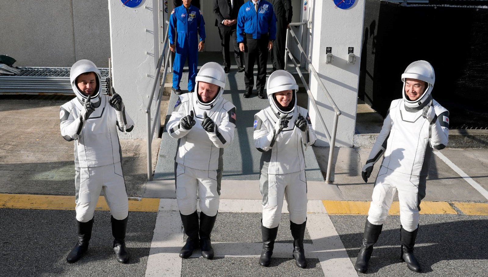 Uzayın Derinliklerine Yolculuk: SpaceX'in Bakteri Deneyleri!