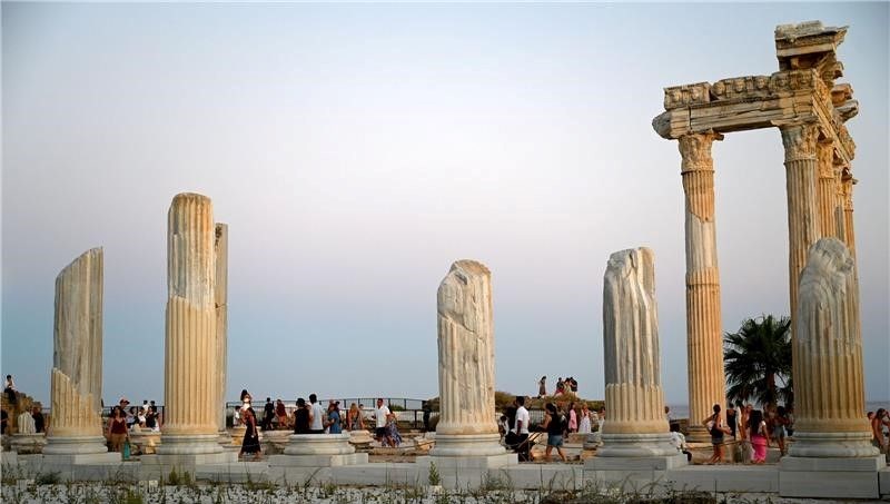 Antalya'da Tarihi Gün: Tek Günde 105 Bin Ziyaretçi Akını!