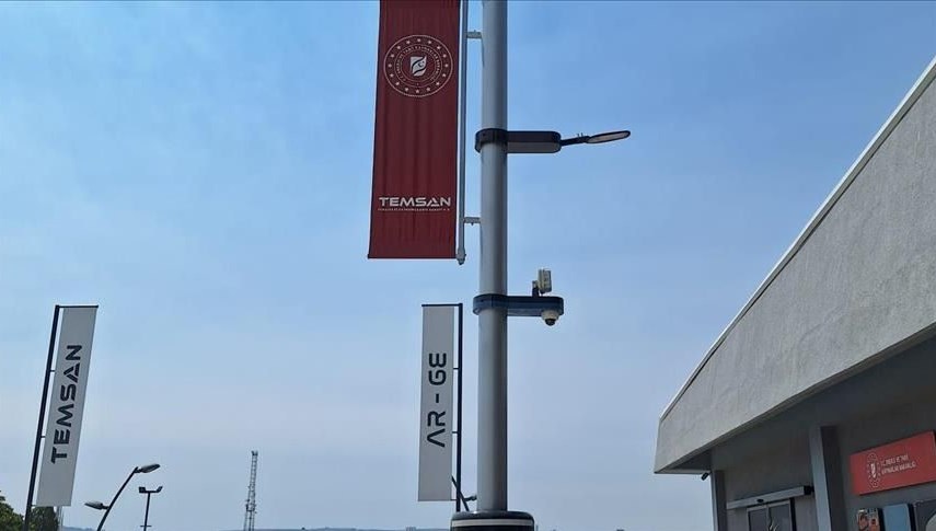 Geleceğin Aydınlatması: Akıllı Sokak Lambaları ve Elektrikli Araç Sahiplerine Uyarılar!