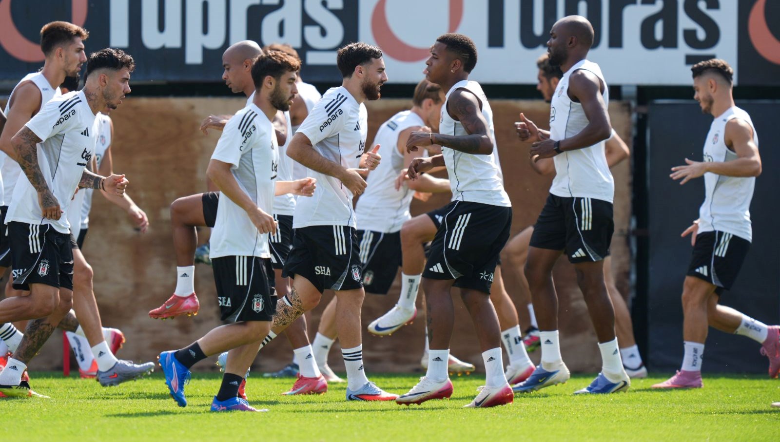 Beşiktaş'ta St. Patrick's Maçı Öncesi Beklenmedik Eksiklik: Antrenmana Katılmadı!