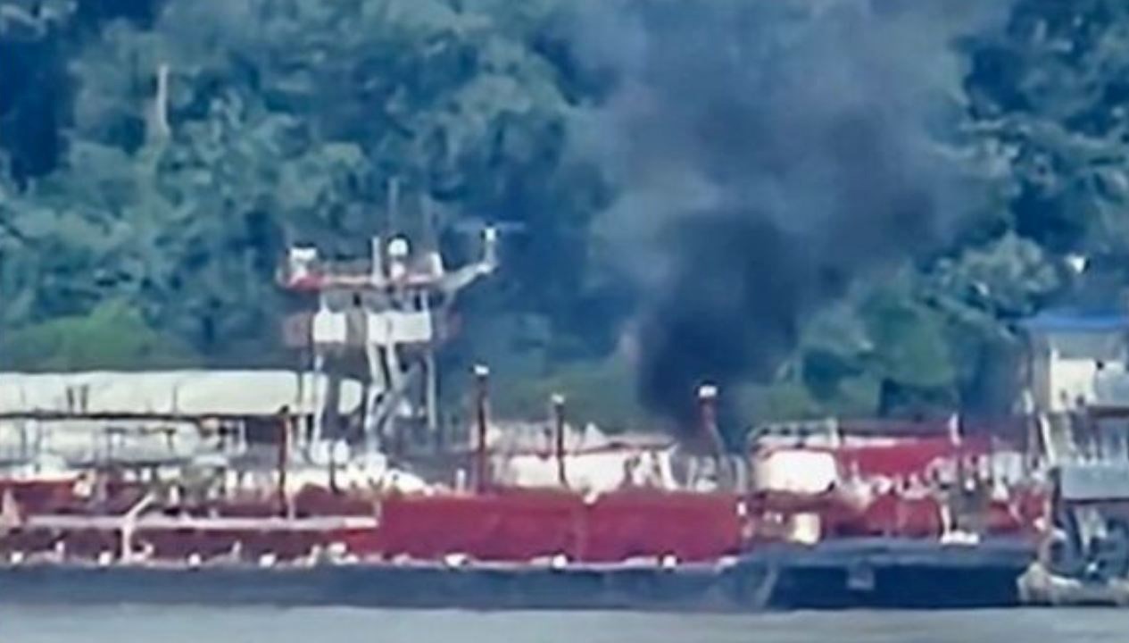 ABD'de Helikopter Krizi: Nehirdeki Mavna Üzerine Düştü, 2 Can Kaybı